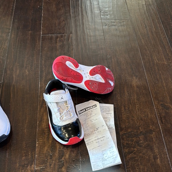 Jordan 11 - Picture 3 of 3